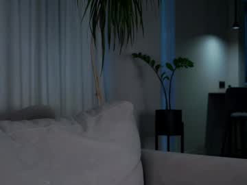 Mia Nudes and Live Cam
