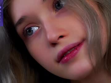 Mia Nudes and Live Cam