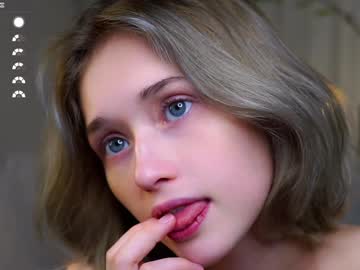 Mia Nudes and Live Cam
