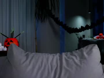 Mia Nudes and Live Cam