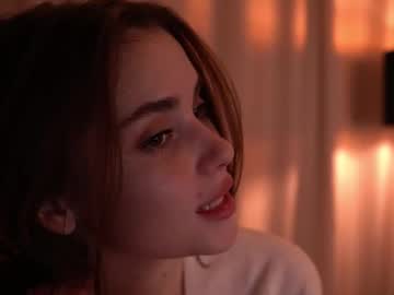 Scarlet Nudes and Live Cam