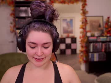 SeraReads Nudes and Live Cam