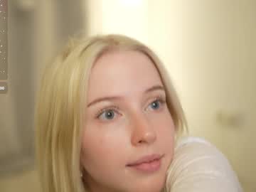 STELLA Nudes and Live Cam