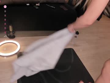 Viktoria Nudes and Live Cam