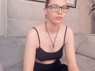 theahails Nudes and Live Cam