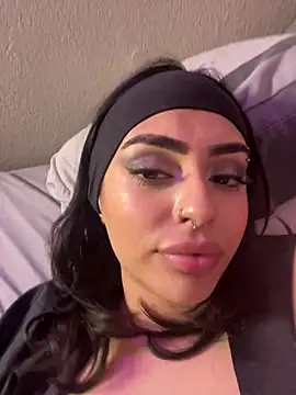 ThickerThanYoBitch Nudes and Live Cam