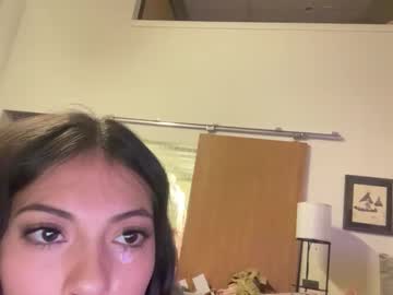 Layla Nudes and Live Cam